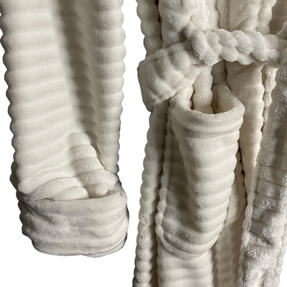 La Vie En Rose Women's Ivory Plush Ribbed Robe - Picture 4 of 8